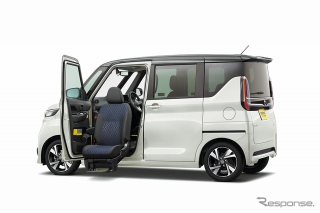 日産 ルークス 助手席スライドアップシート