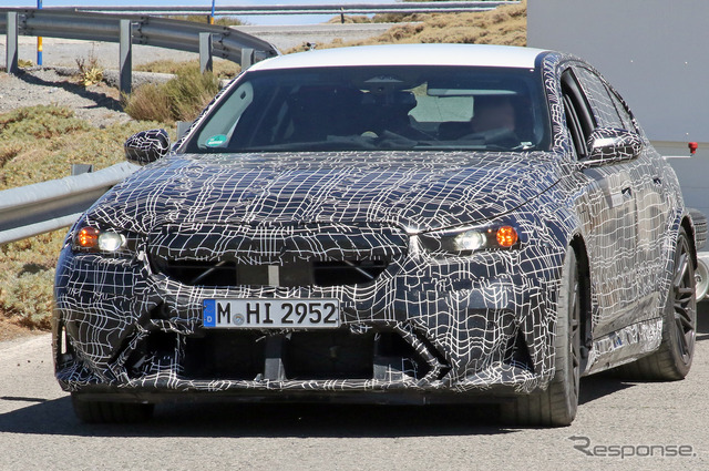 BMW M5 次期型プロトタイプ(スクープ写真)