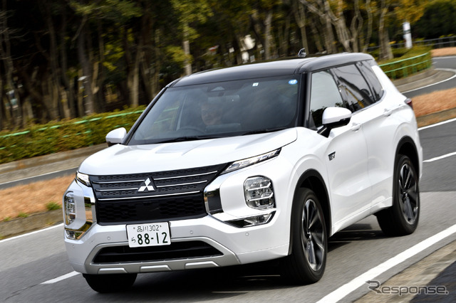 三菱アウトランダーPHEV:納期は販売店に問い合わせ。
