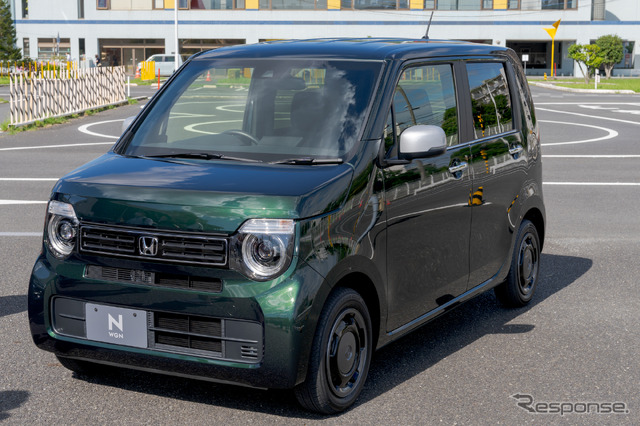 『STYLE+ BITTER(スタイルプラス ビター)』はブリティッシュグリーン・パールのカラーモデルが用意されていた。