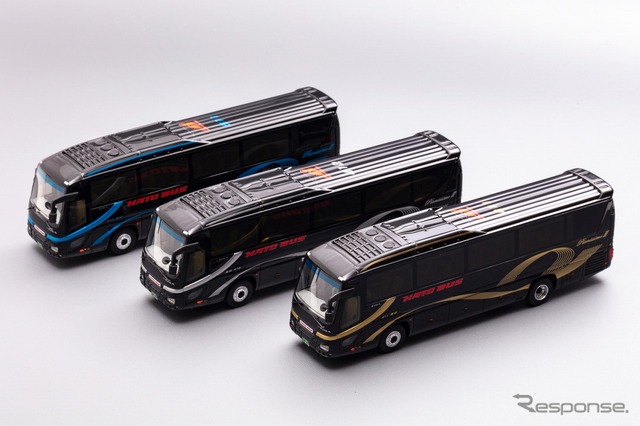 CARNEL 1/64 はとバス ピアニシモIII いすゞ ガーラ スーパーハイデッカー、左からサファイア（511号車）、プラチナ（412号車）、ゴールド（411号車）