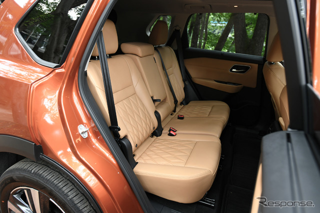 日産 エクストレイル 新型(G e-4ORCE)