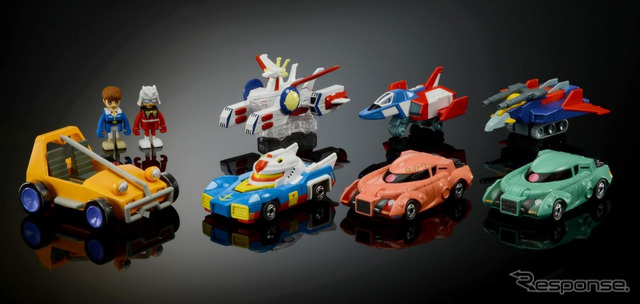 左端はドリームトミカライドオン 機動戦士ガンダム バギー、上段左からトミカプレミアムunlimited 機動戦士ガンダム ホワイトベース、同コア・ファイター、同Gファイター。下段左からドリームトミカ SP 機動戦士ガンダム モデル ガンダム(RX-78-2)、同シャア専用ザク、同量産型ザク