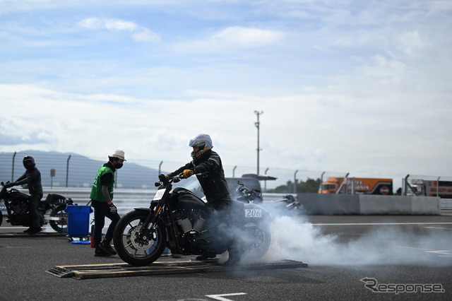 ハーレーだけで競うドラッグレース「V.D.A.」(V-Twin Drag race Association)。