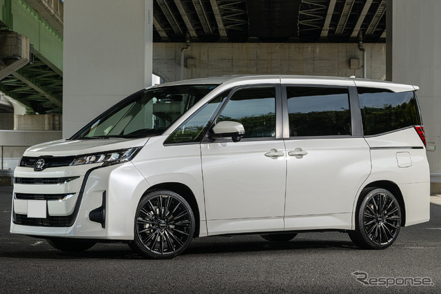 トヨタ ノア×レイズ ベルサス クラフトコレクション ヴォウジェ 2223 LIMITED/20×8 1/2J IN45、タイヤサイズ=225/35R20