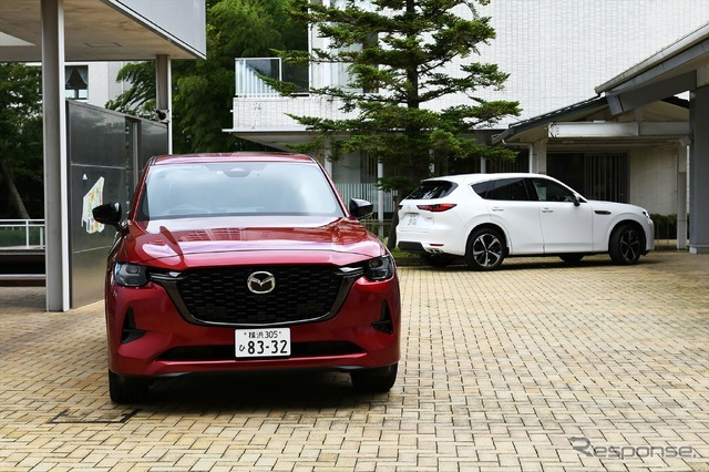 マツダ CX-60 プレミアムスポーツ(手前)とマツダ CX-60 プレミアムモダン(奥)
