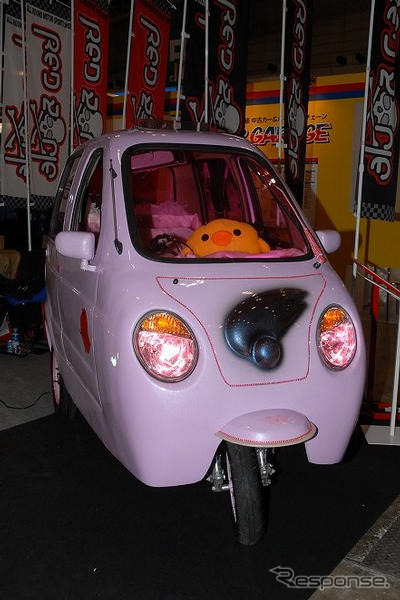 【東京オートサロン09】写真蔵…レッドゾーン ひよこ姿の三輪車