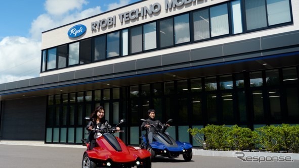 ソレックスEVリバーストライクRT-01 ※イメージ撮影のためフロントスクリーン(標準装備)を外してある。走行時にはヘルメット着用を推奨。