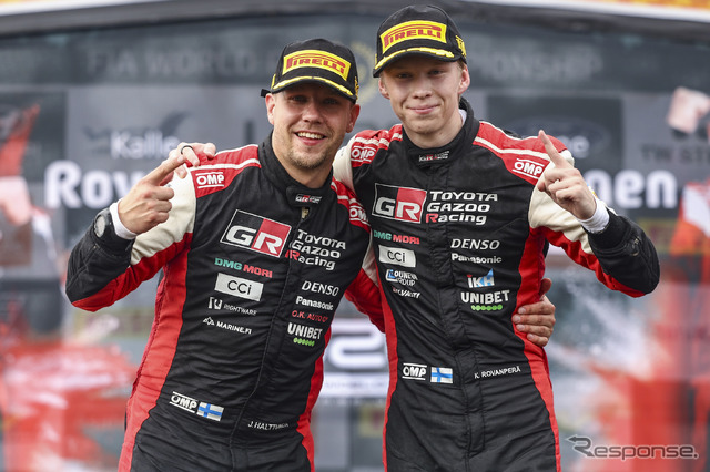 2022年のWRC王者コンビ。コ・ドライバー王者のヨンネ・ハルットゥネン(左)と、ドライバー王者ロバンペラ。