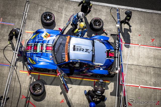 GT300クラス2位の#61 SUBARU BRZ R&D SPORT(井口卓人/山内英輝)