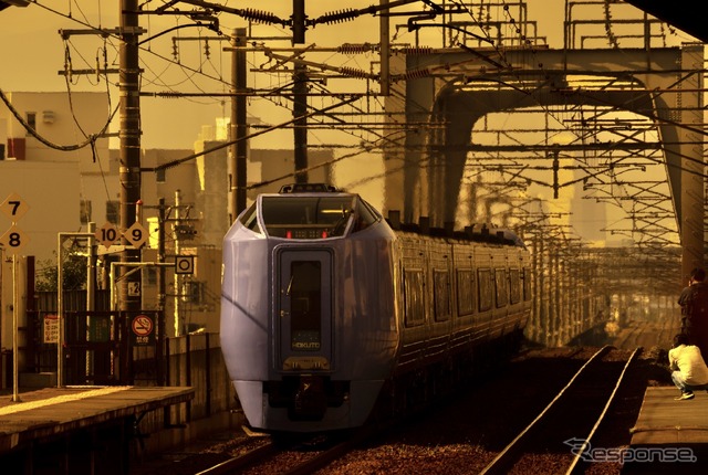 札幌駅へ向かう6005D『北斗5号』。千歳線新札幌。2022年9月30日。