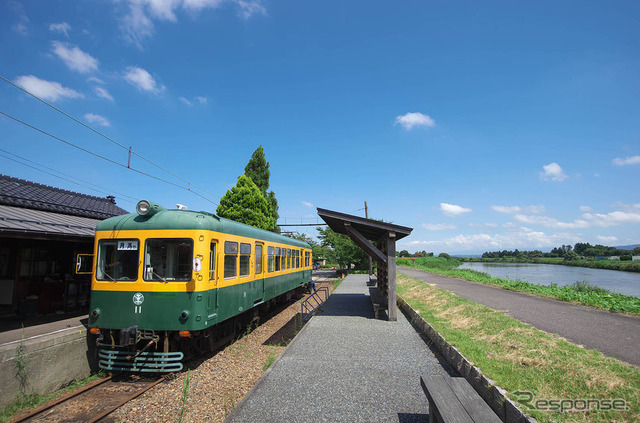 体験乗車に使われるモハ11。かぼちゃ電車保存会の手により2019~2021年にヘッドライトやテールライト、車内灯が点灯するように改修された。