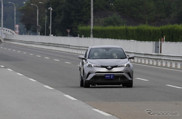 第3世代eアクスルを搭載した、トヨタ『C-HR』ベースの試作車