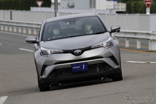 第3世代eアクスルを搭載した、トヨタ『C-HR』ベースの試作車