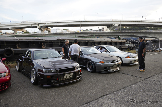 会場前に並んだ日本車のチューニングカー