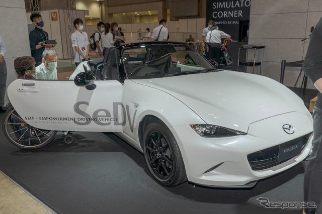 こちらはMAZDA ROADSTER Self-empowerment Driving Vehicle。