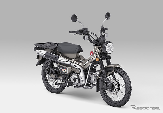 ホンダ CT125 ハンターカブ(マットアーマードシルバーメタリック)