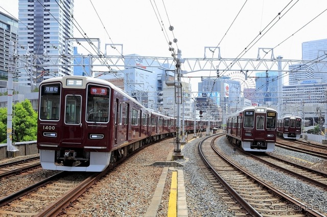 創業時から承継されている阪急のマルーンカラー。沿線の象徴としてすっかり定着している。