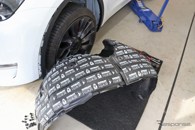 フロントはインナーカバー側に施工される