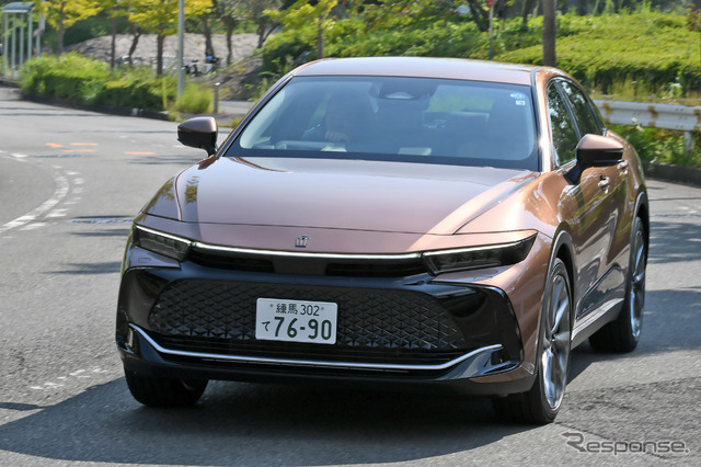 トヨタ クラウン クロスオーバー G アドバンスト レザーパッケージ(21インチタイヤ装着)