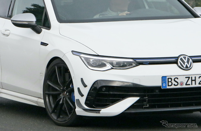 謎のVW『ゴルフR』プロトタイプを目撃。果たしてその正体とは?
