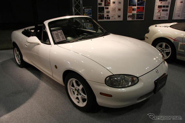 【東京オートサロン09】マツダ ロードスターのミニ博物館!?