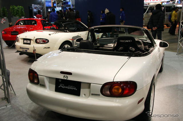 【東京オートサロン09】マツダ ロードスターのミニ博物館!?