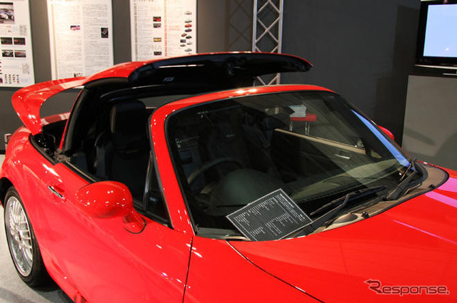 【東京オートサロン09】マツダ ロードスターのミニ博物館!?