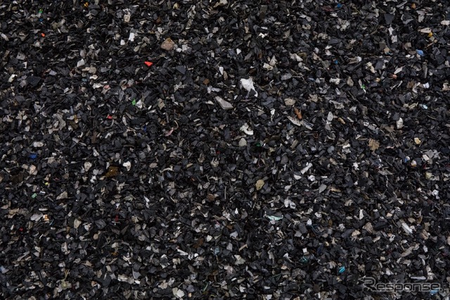 自動車パーツから回収したプラスチック