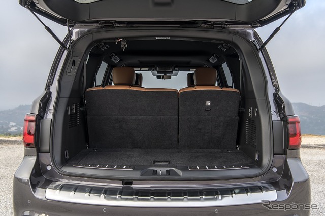 インフィニティ QX80 の2023年モデルの荷室