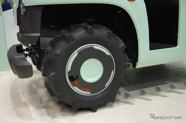 ヤマハ発動機が公開した「Auto Guided Orchard Support vehicle」(果樹園作業支援自動走行車)
