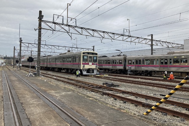 京王電鉄・総合事故復旧訓練：車両の損傷の確認