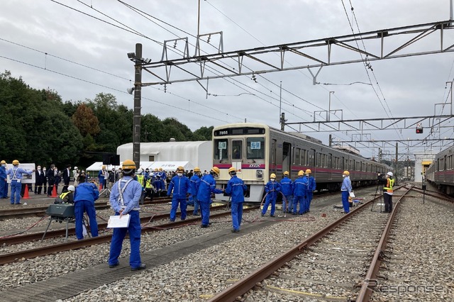 京王電鉄・総合事故復旧訓練:復線作業