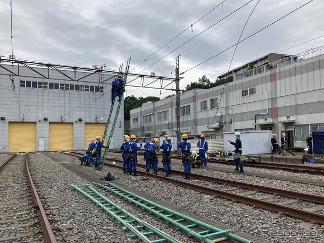 京王電鉄・総合事故復旧訓練:架線の復旧