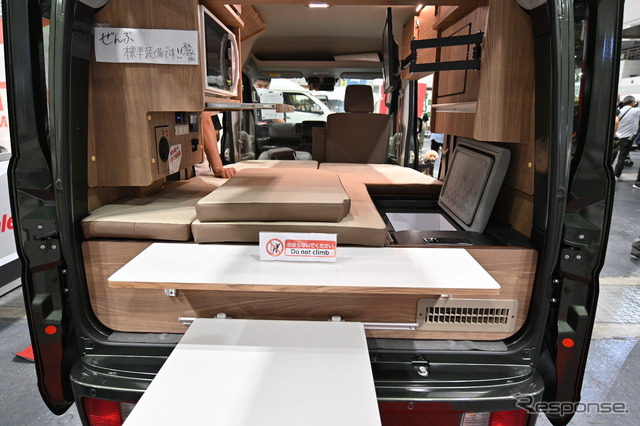 東和モータース「クライン108アレー」の室内