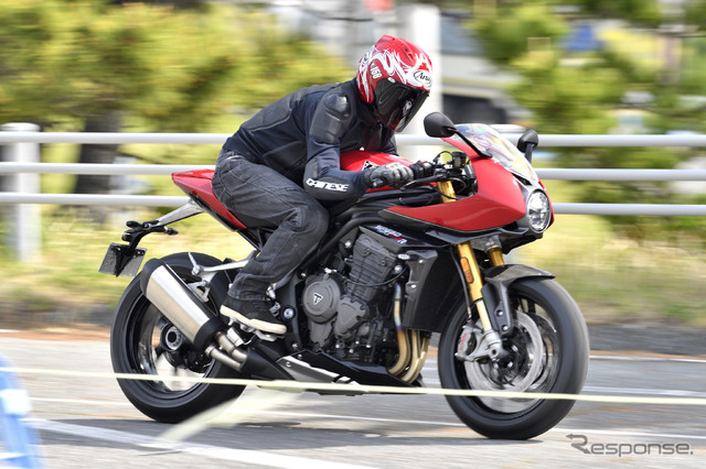 トライアンフ・スピードトリプル1200RR