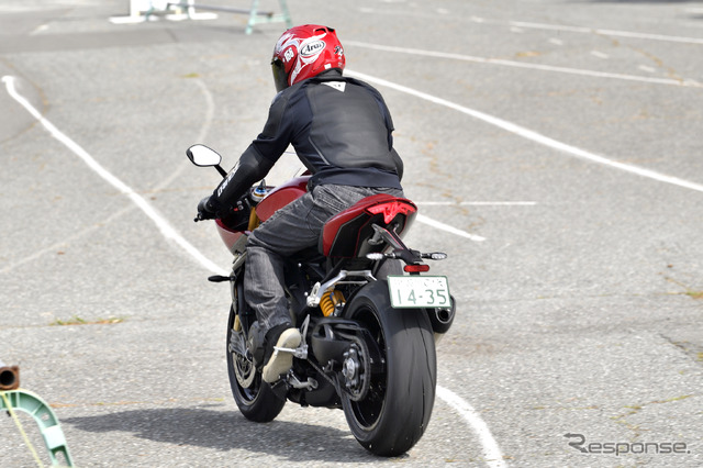 トライアンフ・スピードトリプル1200RR
