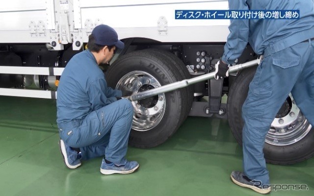 動画で説明している増し締めの実施の様子