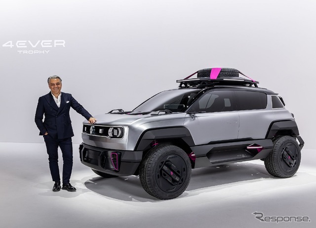 ルノー 4エバー・トロフィー とルカ・デ・メオCEO(パリモーターショー2022)