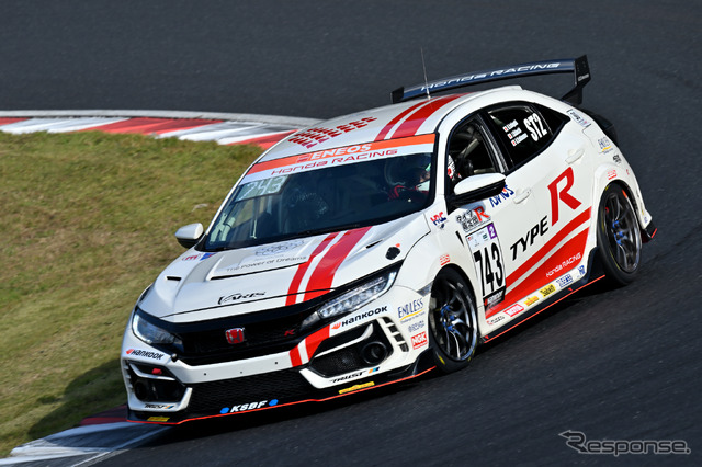 743号車Honda R&D Challenge FK8と若手エンジニア達