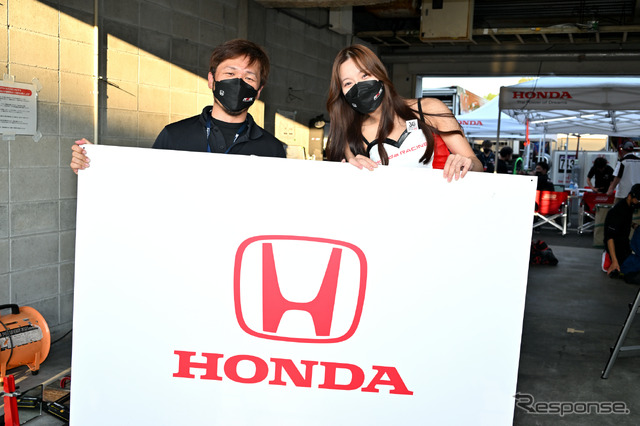 743号車Honda R&D Challenge FK8と若手エンジニア達