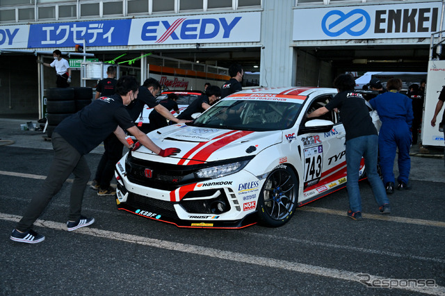 743号車Honda R&D Challenge FK8と若手エンジニア達