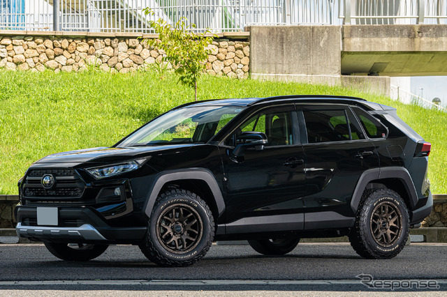 トヨタ RAV4×レイズ チームデイトナ F6 Boost/17×8.0J IN35、タイヤサイズ=245/65R17