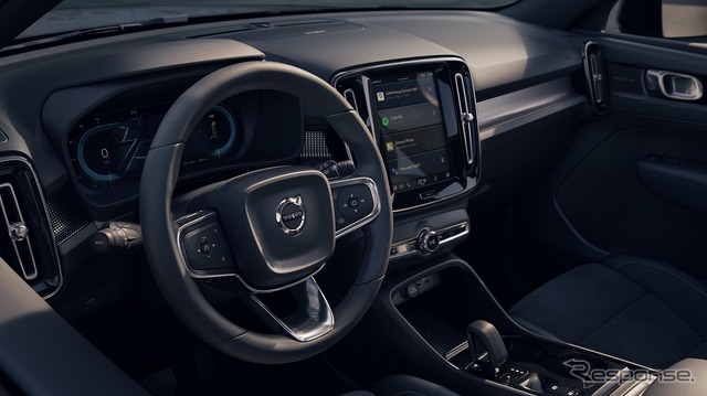 ボルボ XC40 アルティメット B4 AWD ダークエディション(コクピット)
