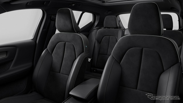 ボルボ XC40 アルティメット B4 AWD ダークエディション(シート)