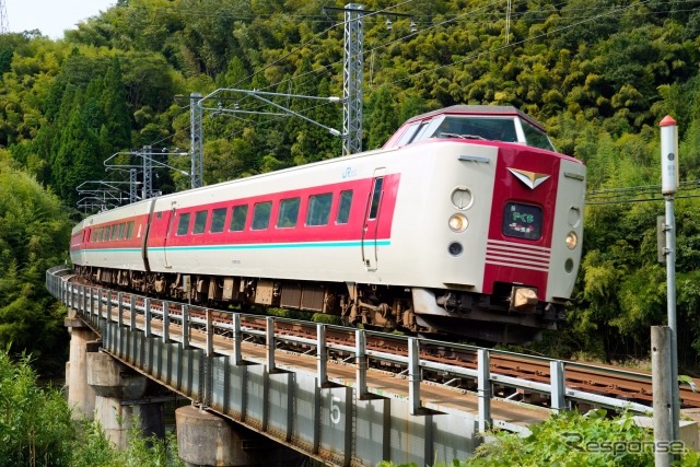 現行の381系『やくも』。定期運用を持つ国鉄特急型電車では唯一の存在だが、いよいよ終焉の時が近づいてきた。