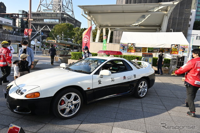 ユニークなパトカーも登場