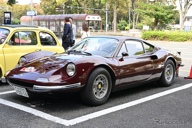 パレードの参加車両