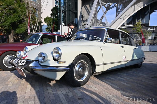 「シャンゼリゼの風」展で展示されたシトロエンの車両