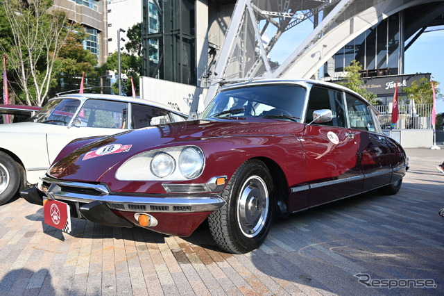 「シャンゼリゼの風」展で展示されたシトロエンの車両